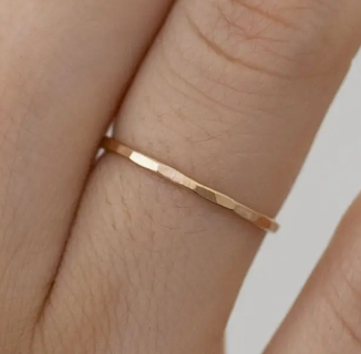 TLOS: HAMMERED STACKING RING GOLD